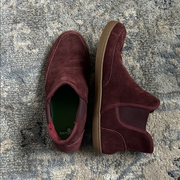 Sanuk Burgundy Suede Chukka Boots - Picture 1 of 5